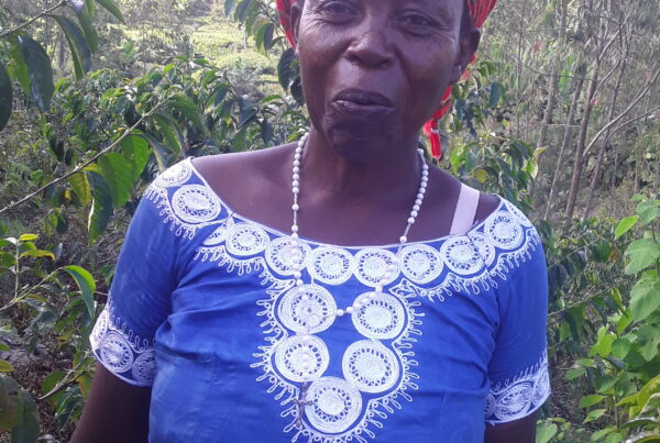 koffieboer op koffieplantage