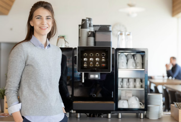 Franke koffiemachine met vrouw.